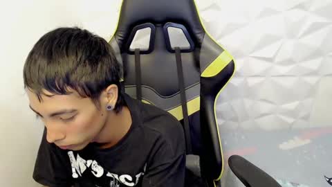 Snapshot of justinn_33 chatting on 03.05.25 J U S T I N online show from 03.05.25