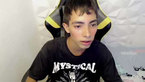 Snapshot of justinn_33 chatting on 03.06.25 J U S T I N online show from 03.06.25