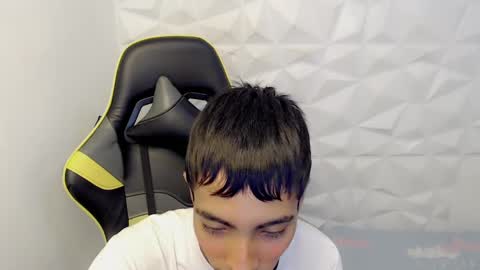 Snapshot of justinn_33 chatting on 03.07.25 J U S T I N online show from 03.07.25