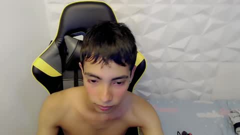 Snapshot of justinn_33 chatting on 03.10.25 J U S T I N online show from 03.10.25