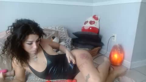 Snapshot of justjezzebel chatting on 10.01.25 JustJezzebel online show from 10.01.25