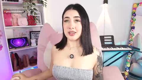 Snapshot of justonecute chatting on 04.18.26 Emy online show from 04.18.26