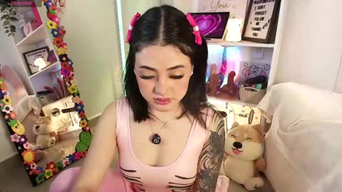 Snapshot of justonecute chatting on 04.23.26 Emy online show from 04.23.26