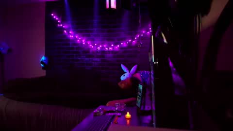 Eetantungfuk Mias online show from 12.02.24