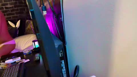 Eetantungfuk Mias online show from 12.12.24