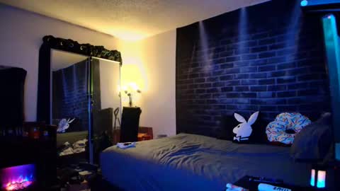 Eetantungfuk Mias online show from 12.13.24