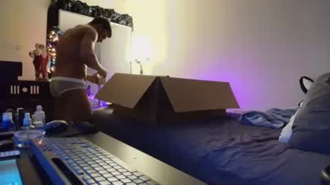 Eetantungfuk Mias online show from 12.17.24