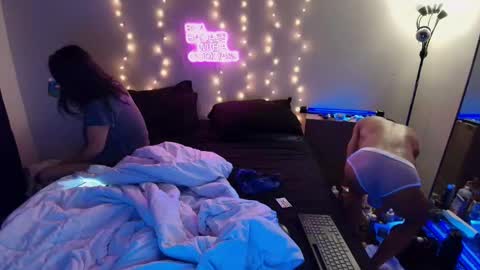 Eetantungfuk Mias online show from 01.20.25