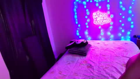 Eetantungfuk Mias online show from 01.23.25