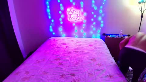 Eetantungfuk Mias online show from 01.24.25