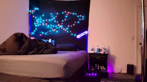 Eetantungfuk Mias online show from 02.06.25