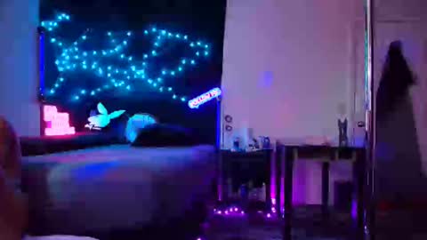 Eetantungfuk Mias online show from 02.08.25