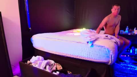 Eetantungfuk Mias online show from 02.15.25