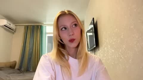 Snapshot of kacicasal chatting on 07.10.26 Mia 1st day here online show from 07.10.26