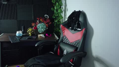 Snapshot of kad_kad chatting on 12.30.24 Kanela online show from 12.30.24