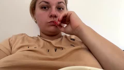 Snapshot of kaelia_daniel chatting on 10.05.25 Kaelia and Daniel online show from 10.05.25