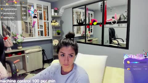 Snapshot of kagomme_h chatting on 12.18.24 Antonella online show from 12.18.24