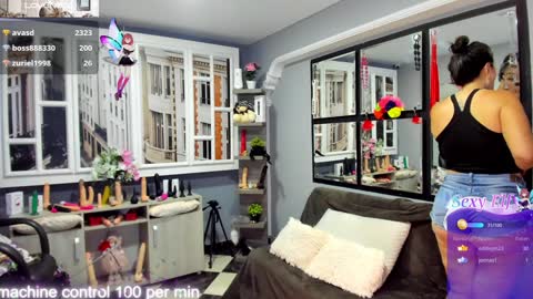 Snapshot of kagomme_h chatting on 01.29.25 Antonella online show from 01.29.25