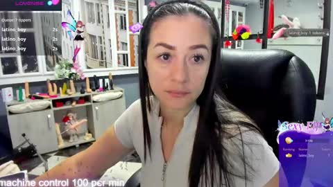 Snapshot of kagomme_h chatting on 02.13.25 Antonella online show from 02.13.25
