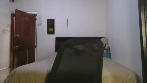 KAHELIINDEPENDENT MODEL online show from 12.04.25