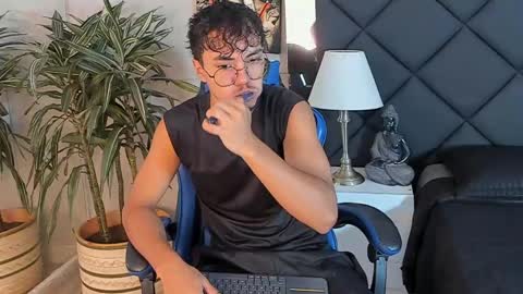 Snapshot of kai_storn chatting on 04.18.26 kai_storn online show from 04.18.26