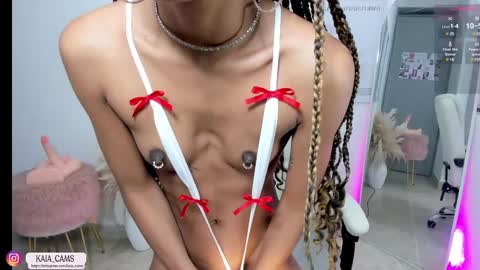 Snapshot of kaia_cam chatting on 03.11.25    online show from 03.11.25
