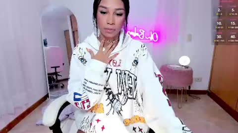 Snapshot of kaia_cam chatting on 07.16.26 online show from 07.16.26