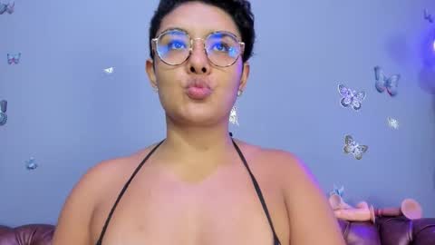 kaira_mosse_ online show from 10.26.25