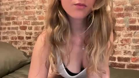 Snapshot of kaleyy22 chatting on 04.25.26 kaleyy22 online show from 04.25.26