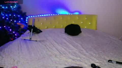 Snapshot of kaliroses8 chatting on 12.21.25 sweet rose online show from 12.21.25
