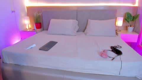 Snapshot of kalyx_lana chatting on 12.16.25 kalyx_lana online show from 12.16.25