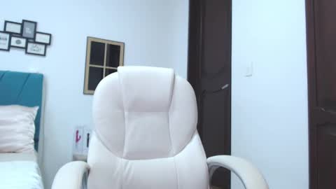 Snapshot of kam_lopez chatting on 01.13.25 Kamilalopez online show from 01.13.25