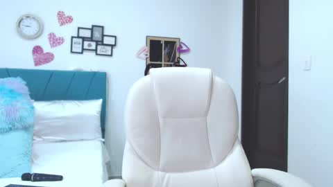 Snapshot of kam_lopez chatting on 02.14.25 Kamilalopez online show from 02.14.25