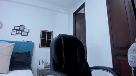 Snapshot of kam_lopez chatting on 10.06.25 Kamilalopez online show from 10.06.25