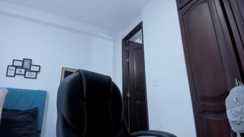 Snapshot of kam_lopez chatting on 10.16.25 Kamilalopez online show from 10.16.25