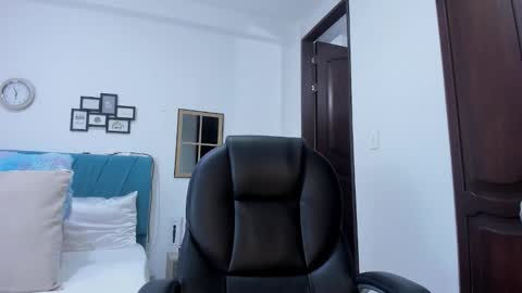 Snapshot of kam_lopez chatting on 11.04.25 Kamilalopez online show from 11.04.25