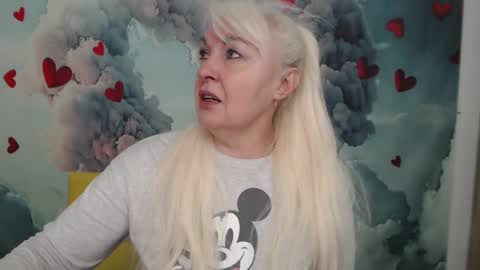 Snapshot of kamaliasim chatting on 02.15.25 KamaliaSim online show from 02.15.25