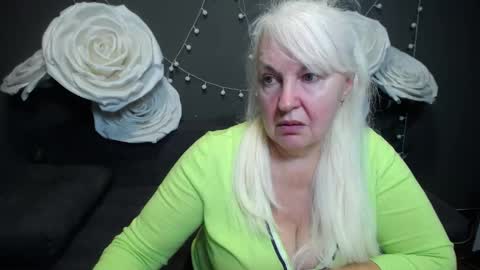 Snapshot of kamaliasim chatting on 11.25.25 KamaliaSim online show from 11.25.25