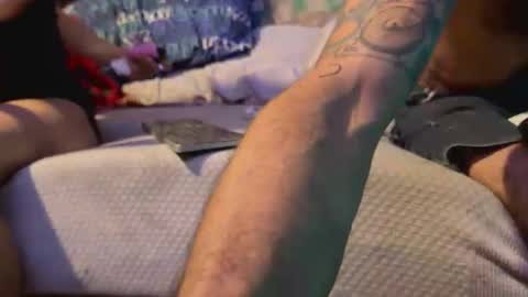 Snapshot of kamikazeozzy_juicylucee chatting on 02.12.26 kamikazeozzy_juicylucee online show from 02.12.26