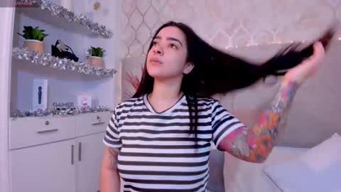 Kamila Betancourt online show from 12.21.25