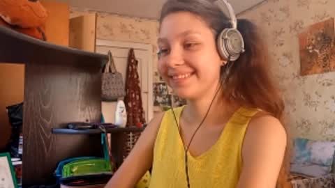 Mari  Simmons online show from 09.26.25