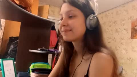 Mari  Simmons online show from 09.29.25