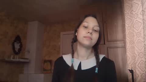 Mari  Simmons online show from 10.27.25