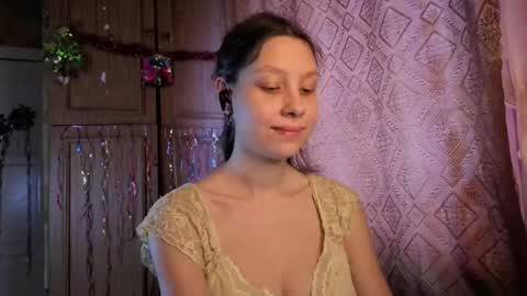 Mari  Simmons online show from 12.19.25