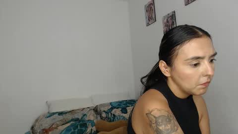 Snapshot of kammy_cami chatting on 02.19.26 kammy y camila online show from 02.19.26