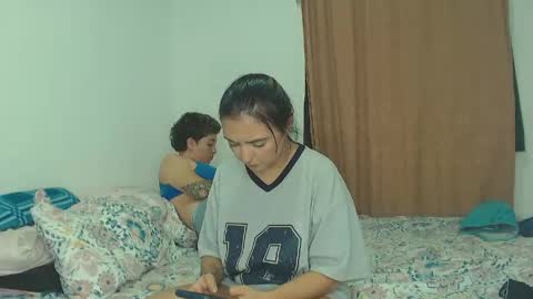 Snapshot of kammy_cami chatting on 05.27.26 kammy y camila online show from 05.27.26