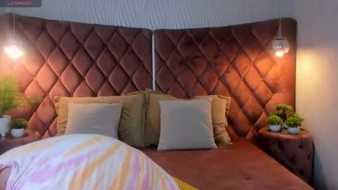 Snapshot of kane_wolfs chatting on 10.05.25 Kane online show from 10.05.25