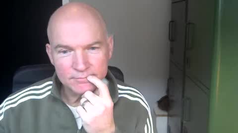 Snapshot of kapitein_rob chatting on 12.21.24 Robbie online show from 12.21.24