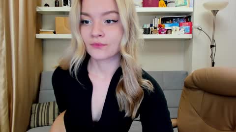 Snapshot of kara_smith_ chatting on 12.08.24 Kara. Off from 15th till 24th of December online show from 12.08.24