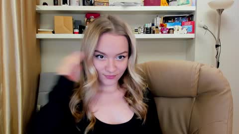 Snapshot of kara_smith_ chatting on 12.11.24 Kara. Off from 15th till 24th of December online show from 12.11.24
